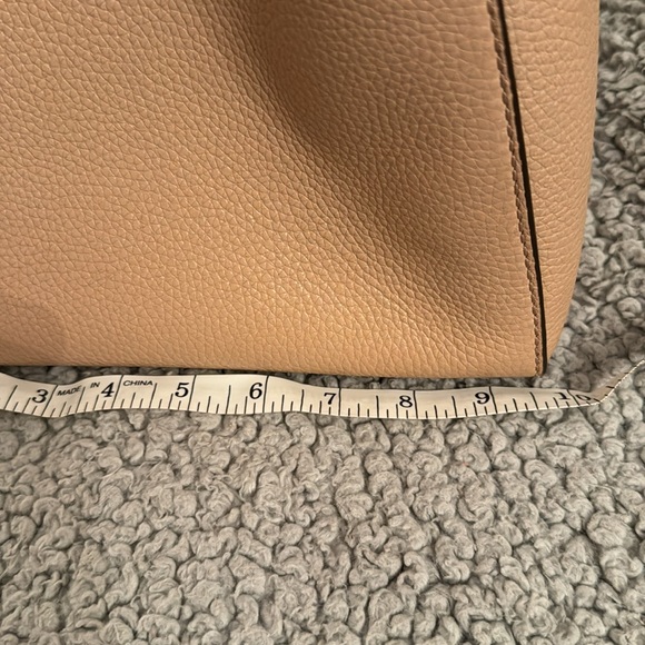 Tory Burch McGraw Bucket Bag, Hobo Purse Pebbled leather Buff Nude A00144 - Picture 13 of 16